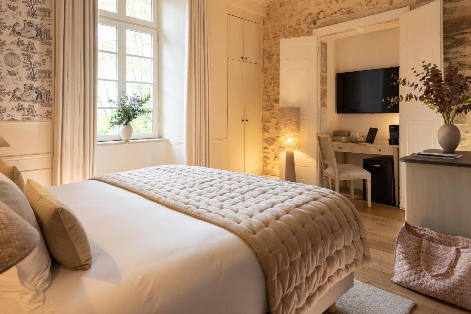 Chateau Les Oliviers De Salettes Charols Exterior photo