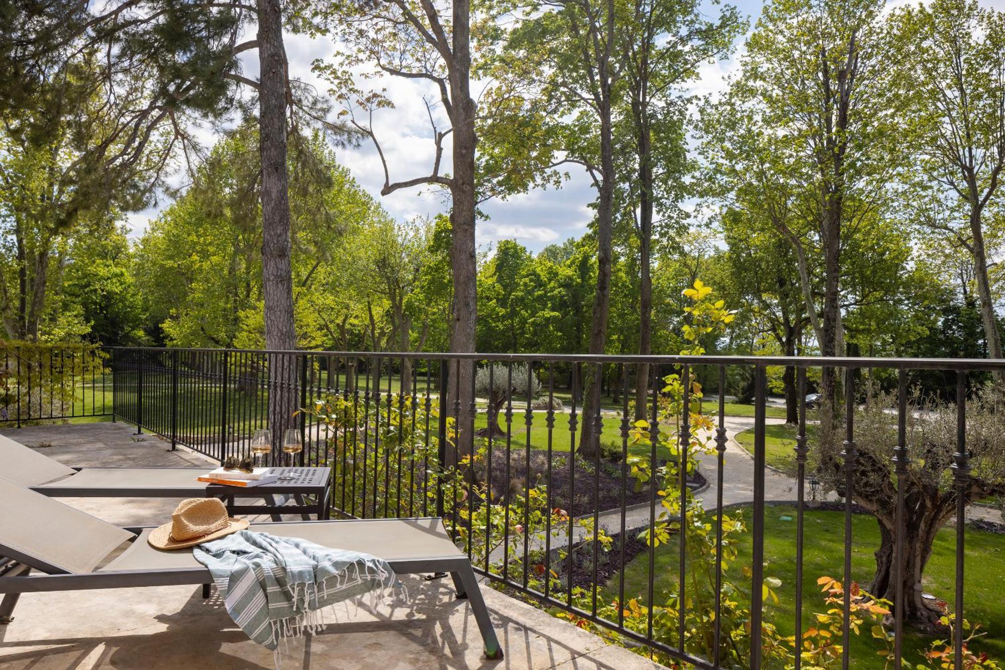 Chateau Les Oliviers De Salettes Charols Exterior photo