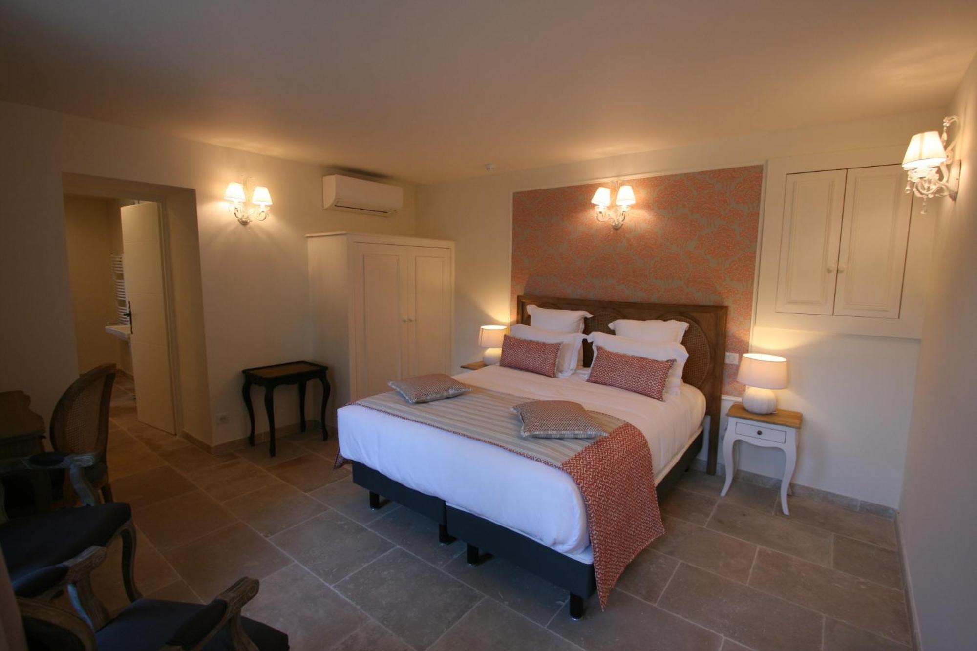 Chateau Les Oliviers De Salettes Charols Room photo